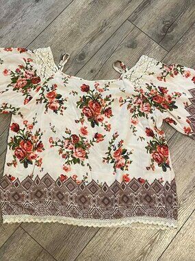 Women’s Floral Blouse, Angie Brand Shirt with Lace Accent, Size L